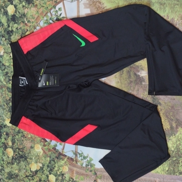 NIKE flyvent strike soccer red black pants size large